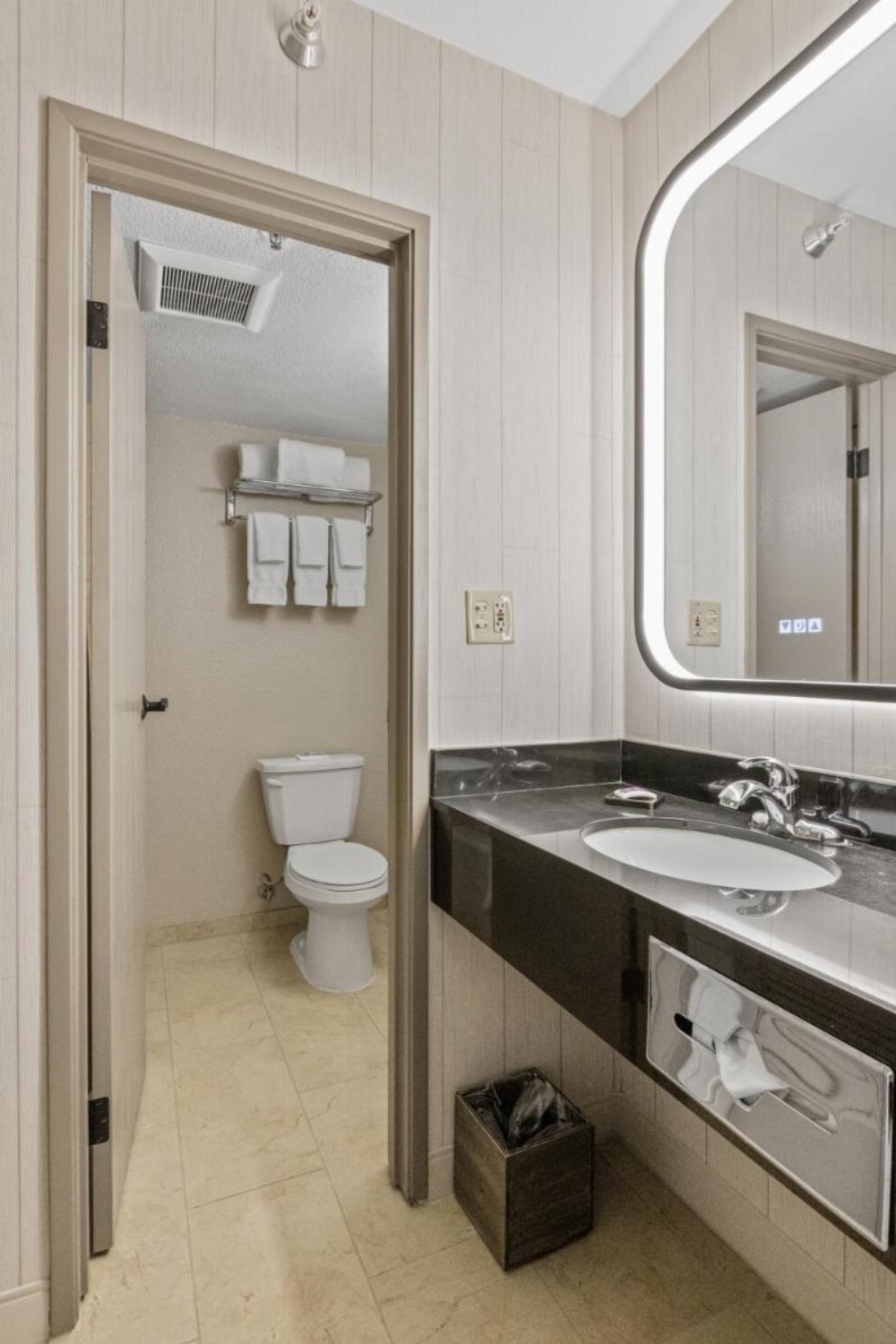 Room image 3